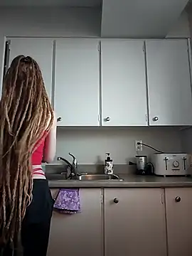 LucidLucy online show from February 7, 2025, 1:32 pm