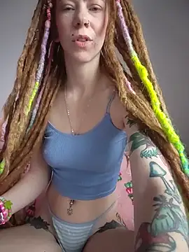 LucidLucy online show from December 14, 2025, 1:27 pm