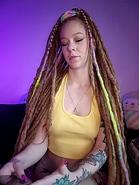 LucidLucy online show from April 15, 2026, 3:52 pm