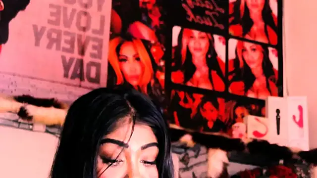 Snapshot of indian_dreamgirl chatting on October 22, 2025, 8:19 pm indian dreamgirl online show from October 22, 2025, 8:19 pm