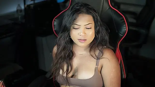 Snapshot of Bubbleliyah chatting on December 5, 2024, 10:56 pm Bubbleliyah online show from December 5, 2024, 10:56 pm