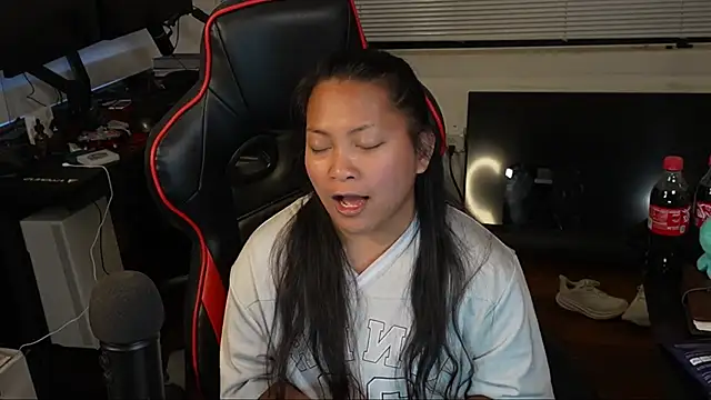 Snapshot of Bubbleliyah chatting on February 19, 2025, 3:06 am Bubbleliyah online show from February 19, 2025, 3:06 am