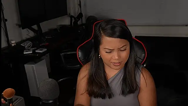 Snapshot of Bubbleliyah chatting on March 13, 2025, 4:49 am Bubbleliyah online show from March 13, 2025, 4:49 am