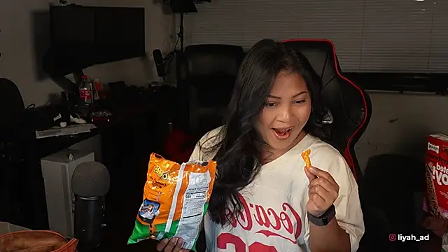 Snapshot of Bubbleliyah chatting on November 12, 2025, 1:39 am Bubbleliyah online show from November 12, 2025, 1:39 am