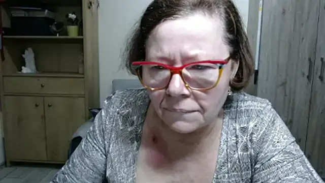 Adelewildx online show from April 25, 2026, 8:39 pm