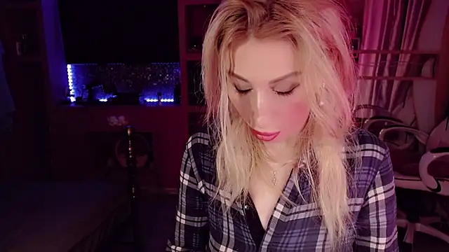 Snapshot of AnnieGOld_ chatting on September 16, 2025, 7:59 pm AnnieGOld  online show from September 16, 2025, 7:59 pm