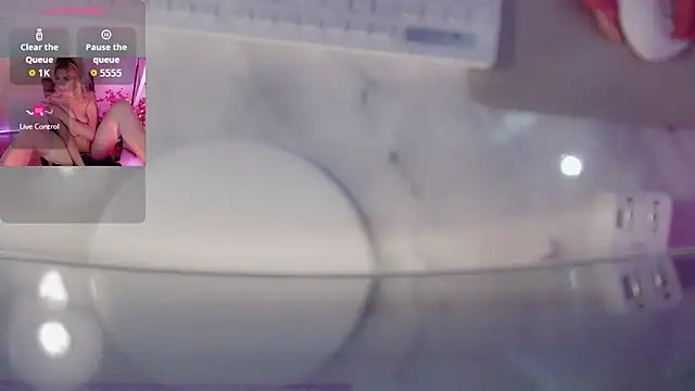 AnnieGOld  online show from December 21, 2025, 6:15 pm