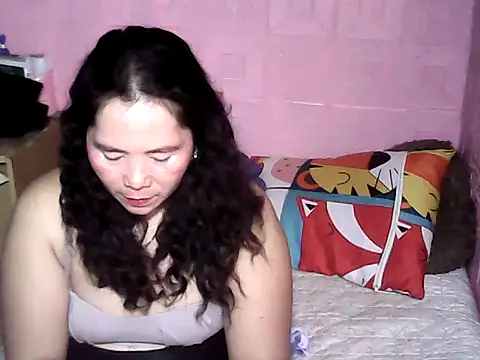 hotpusie 4u online show from October 13, 2025, 5:35 pm