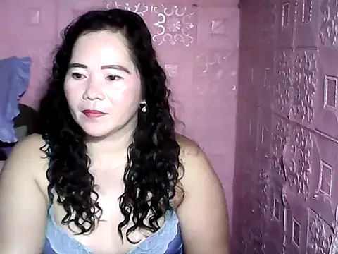 hotpusie 4u online show from November 19, 2025, 4:51 pm