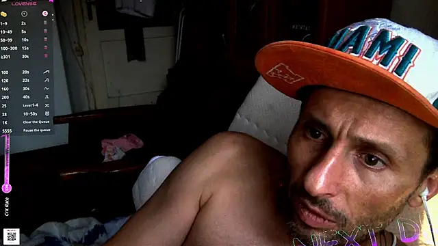 Snapshot of FireFox_Feel chatting on December 6, 2024, 1:44 pm FireFox Feel online show from December 6, 2024, 1:44 pm