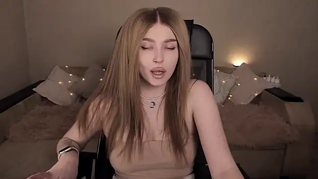 ViolettaLopez online show from February 20, 2025, 3:41 pm