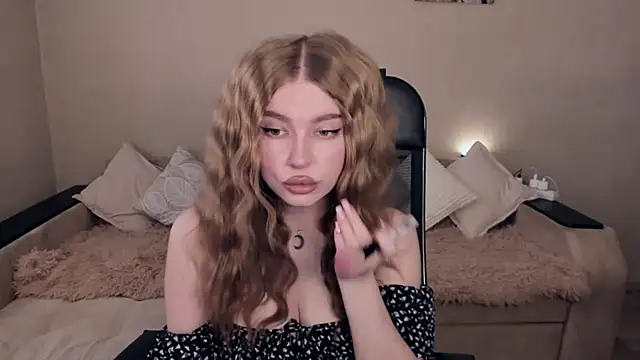 ViolettaLopez online show from March 18, 2025, 11:30 am