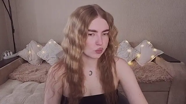 Snapshot of ViolettaLopez chatting on April 21, 2026, 12:33 pm ViolettaLopez online show from April 21, 2026, 12:33 pm