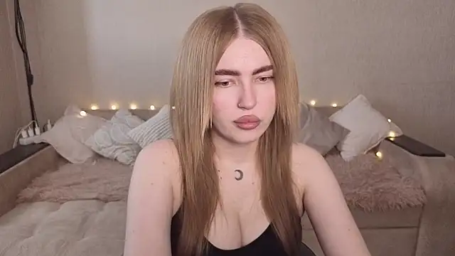 Snapshot of ViolettaLopez chatting on June 8, 2026, 11:21 am ViolettaLopez online show from June 8, 2026, 11:21 am