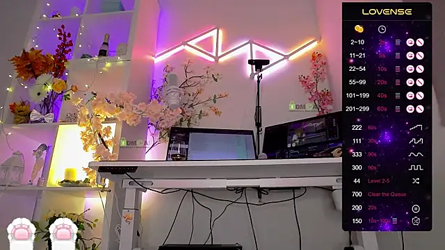 Elena-Marilyn online show from November 18, 2025, 8:46 pm