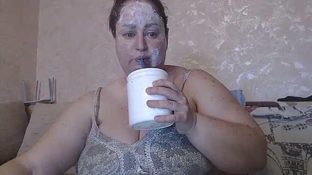 Amy August online show from March 9, 2025, 7:01 am