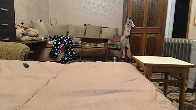 Amy August online show from February 5, 2026, 5:01 am