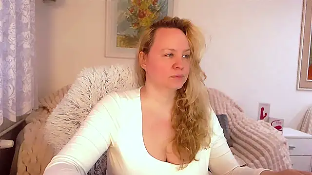 Sarah4you online show from February 8, 2025, 4:04 pm