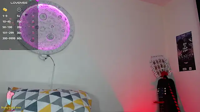 girl intense444 online show from January 13, 2025, 1:17 pm