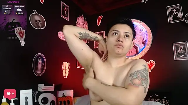 girl intense444 online show from October 22, 2025, 1:11 pm