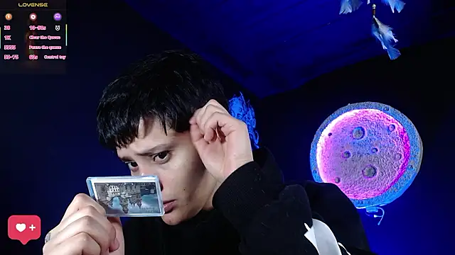 girl intense444 online show from March 25, 2026, 12:33 pm