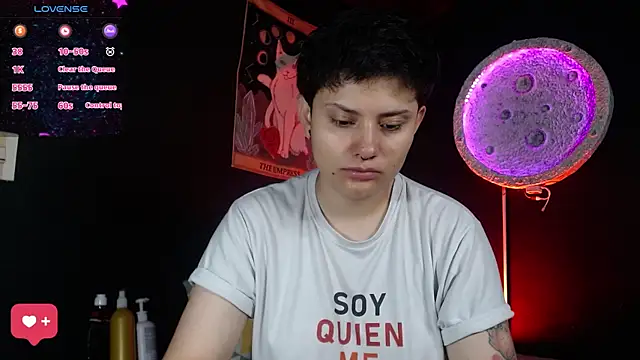 girl intense444 online show from May 18, 2026, 1:06 pm