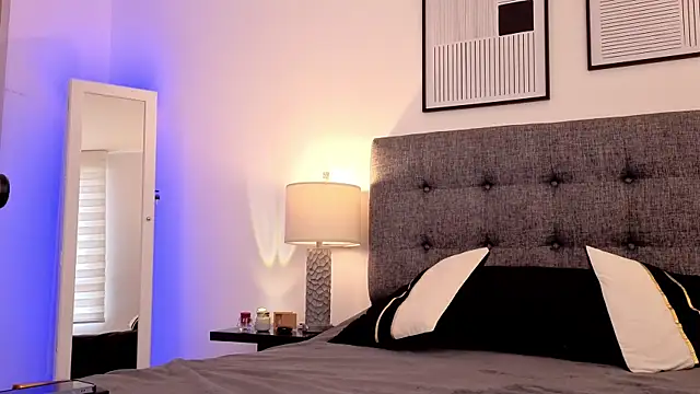 mandi4pole  online show from March 14, 2025, 9:32 pm