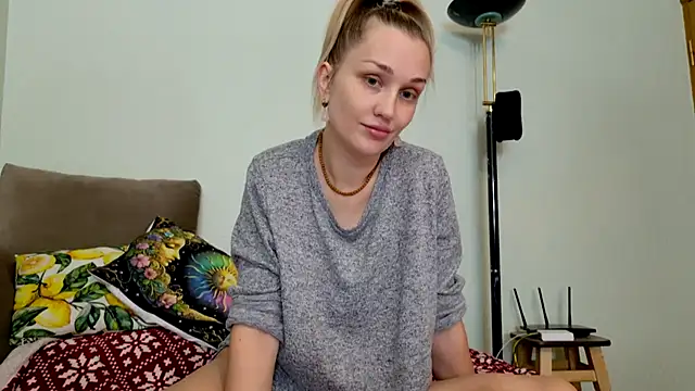 ModelEva online show from November 29, 2025, 11:24 am