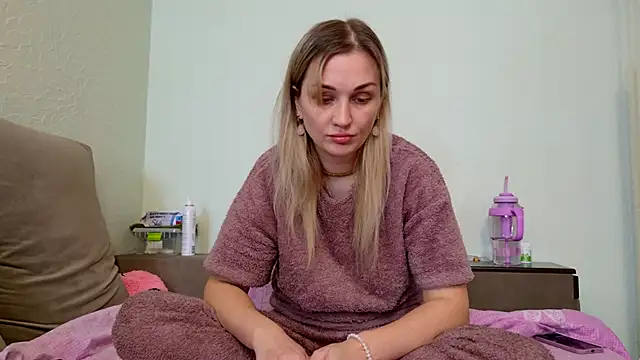 ModelEva online show from February 15, 2026, 11:08 am