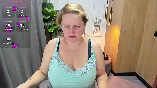 Snapshot of ScarlettSoft chatting on October 28, 2025, 5:11 am ScarlettSoft online show from October 28, 2025, 5:11 am