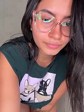 Snapshot of PaulinaBelushi chatting on December 11, 2024, 11:43 pm PaulinaBelushi online show from December 11, 2024, 11:43 pm