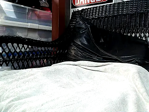 HungHawaiian808xh online show from September 18, 2025, 8:38 am