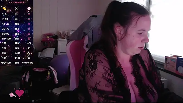 AureliaWinter online show from June 12, 2026, 7:02 pm