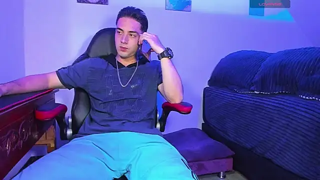 Alex smith00 online show from December 4, 2024, 12:30 am