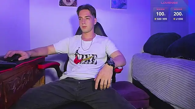 Alex smith00 online show from February 23, 2025, 1:35 am