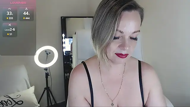 Tilly Eliot online show from February 17, 2025, 9:19 pm