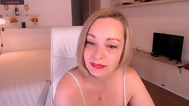 Tilly Eliot online show from November 14, 2025, 7:45 pm