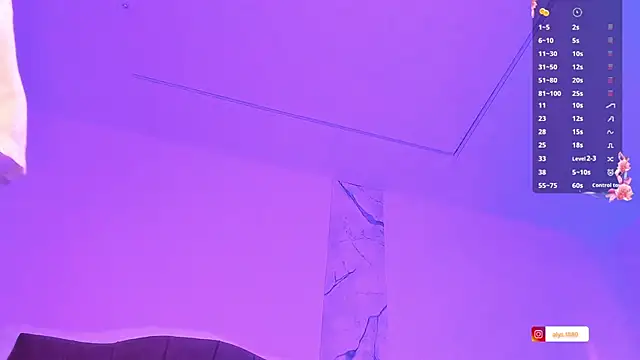 alysson 18 online show from November 17, 2025, 1:28 pm