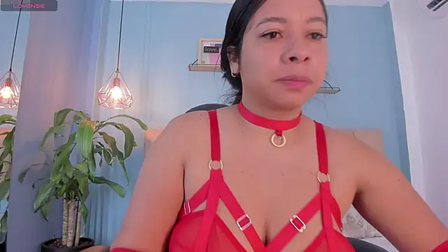 MaraOwen  online show from November 7, 2025, 12:05 pm