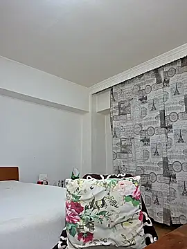 Snapshot of hotSANDRA_STARR chatting on October 9, 2025, 6:06 pm hotSANDRA STARR online show from October 9, 2025, 6:06 pm