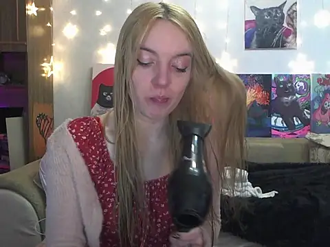 SecretSophia online show from March 21, 2025, 4:29 pm