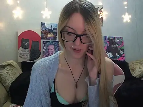 SecretSophia online show from October 1, 2025, 9:32 pm