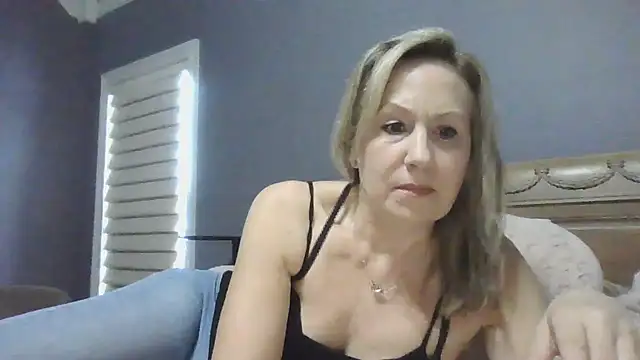 Lisaisluscious online show from February 19, 2025, 2:34 pm