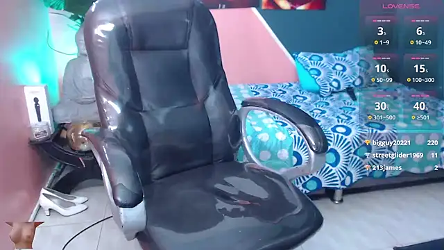 pearl weet online show from February 8, 2025, 8:32 pm