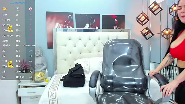 pearl weet online show from October 14, 2025, 6:20 pm