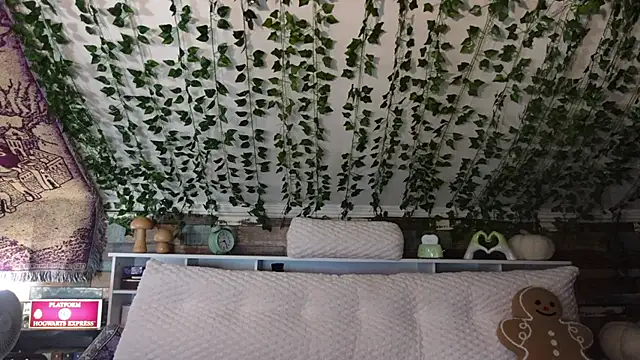 -khayaparker online show from March 12, 2025, 9:44 am