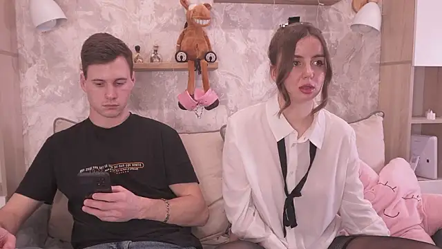 Snapshot of FluffyHat chatting on February 1, 2026, 4:16 pm FluffyHat online show from February 1, 2026, 4:16 pm