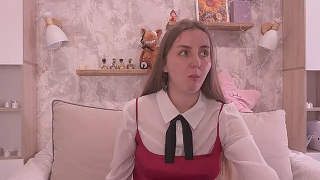 Snapshot of FluffyHat chatting on February 7, 2026, 2:43 pm FluffyHat online show from February 7, 2026, 2:43 pm