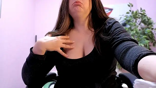 BattyMoll online show from April 16, 2026, 8:53 pm