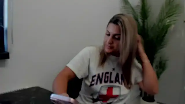 NicolePlay online show from May 30, 2026, 3:25 am
